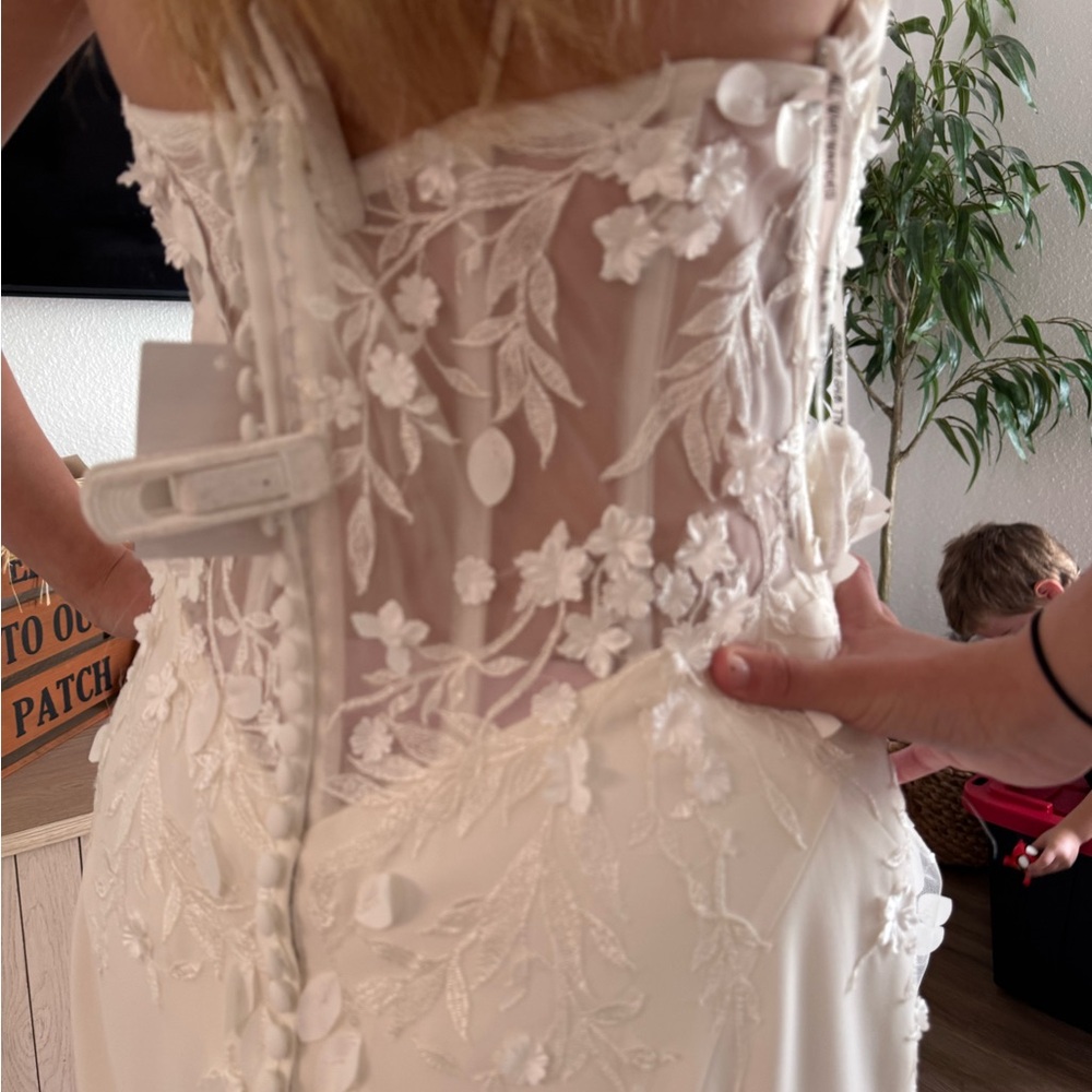 Elegant Strapless Wedding Dress - Picture 9 of 11